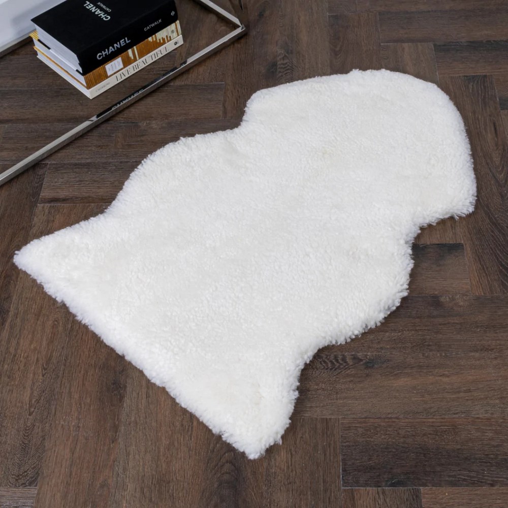 Balfour Short Pile New Zealand Sheepskin Rug in Ivory White